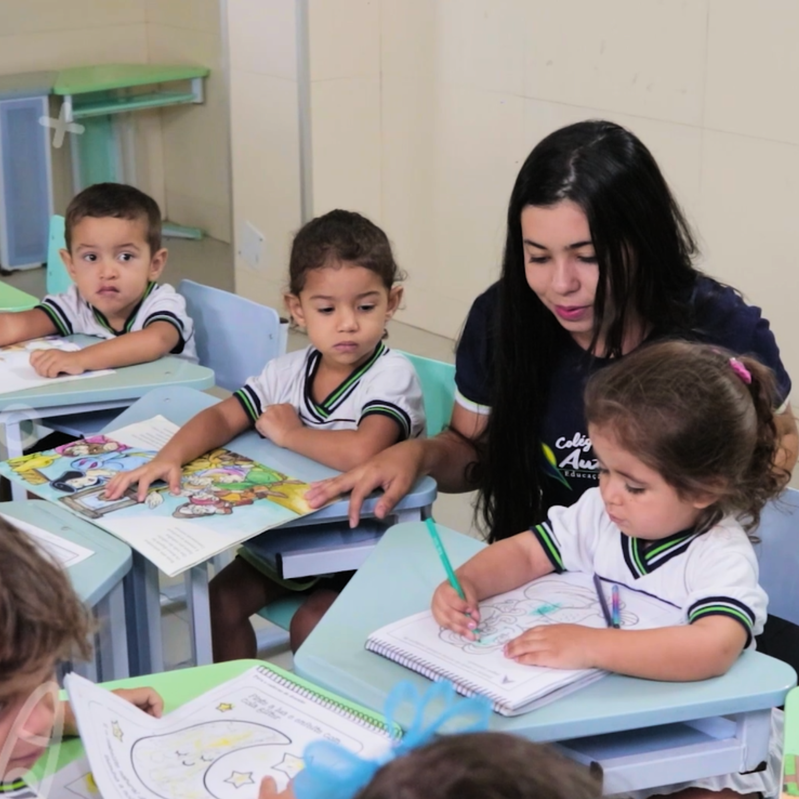 Oferecemos uma ampla gama de serviços educacionais, incluindo: Educação do Infantil ao 9º ano.